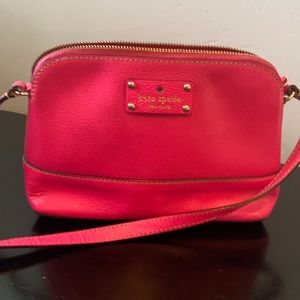 Small Kate spade purse.